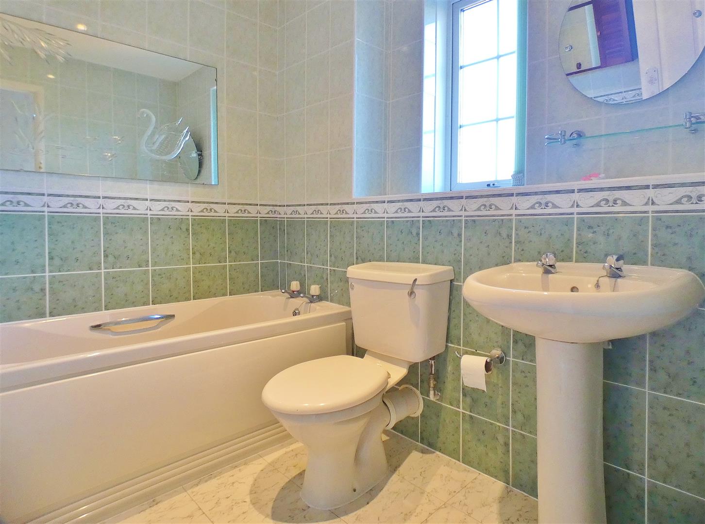 For Sale House SemiDetached in Ashampstead Place, Upperton Road